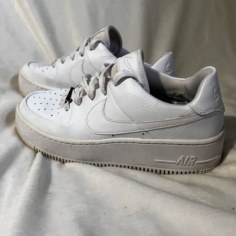 Nike Women's White Air Sneakers - Picture 1 of 4
